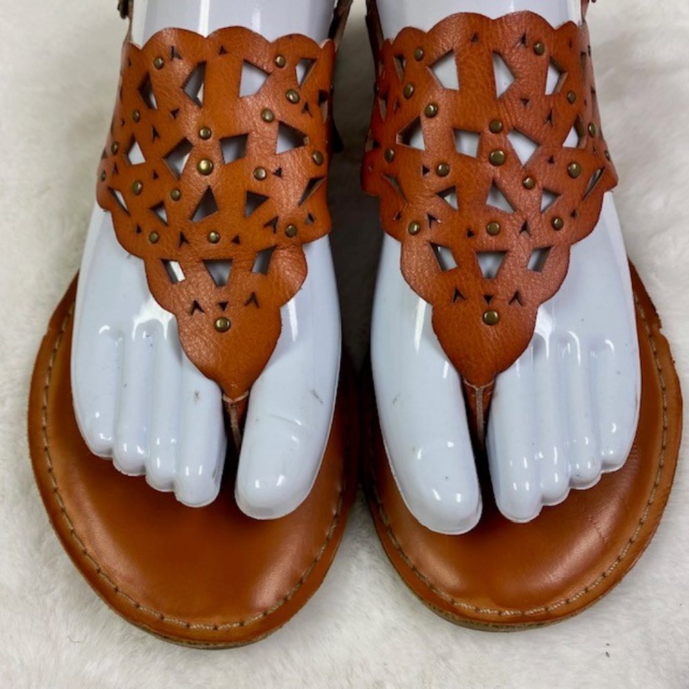 Rock & Candy by ZiGi Studded Cut Out Thong Sandals, size 8.5 - Picture 3 of 11